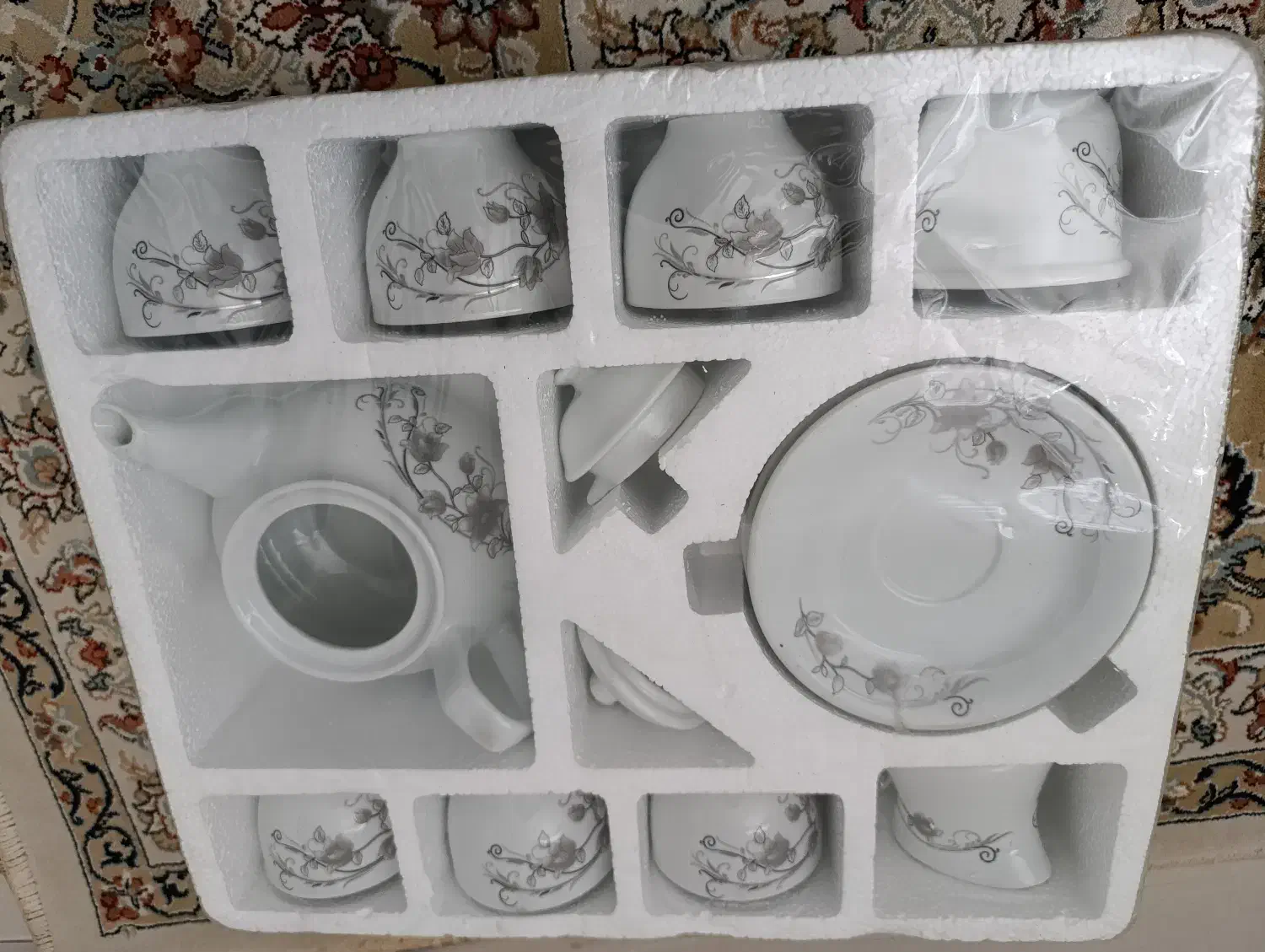 سرویس چینی ۱۷ پارچه|ظروف سرو و پذیرایی|تربتحیدریه, شهرک ولیعصر|دیوار