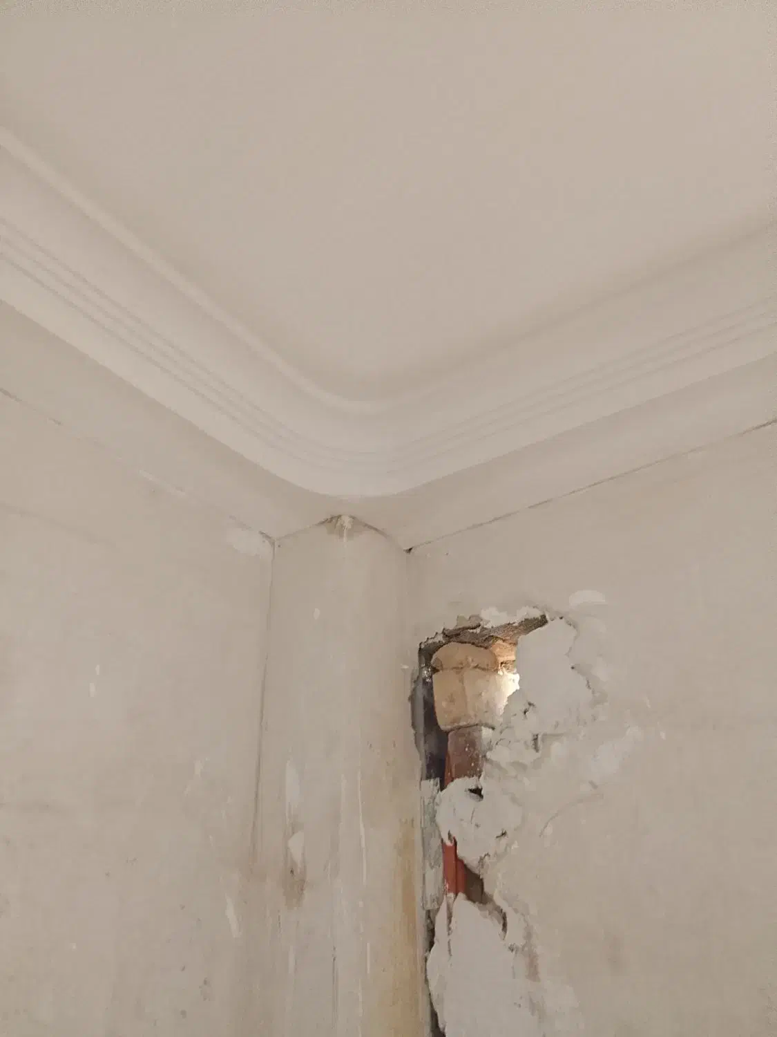 گچکاری گچ کاری وخورده کاری لکه گیری|خدمات پیشه و مهارت|اقبالیه, |دیوار