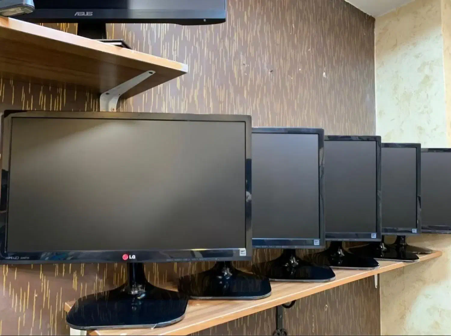 بورس انواع مانیتورهای اقتصادی|رایانه رومیزی|پیشوا, |دیوار