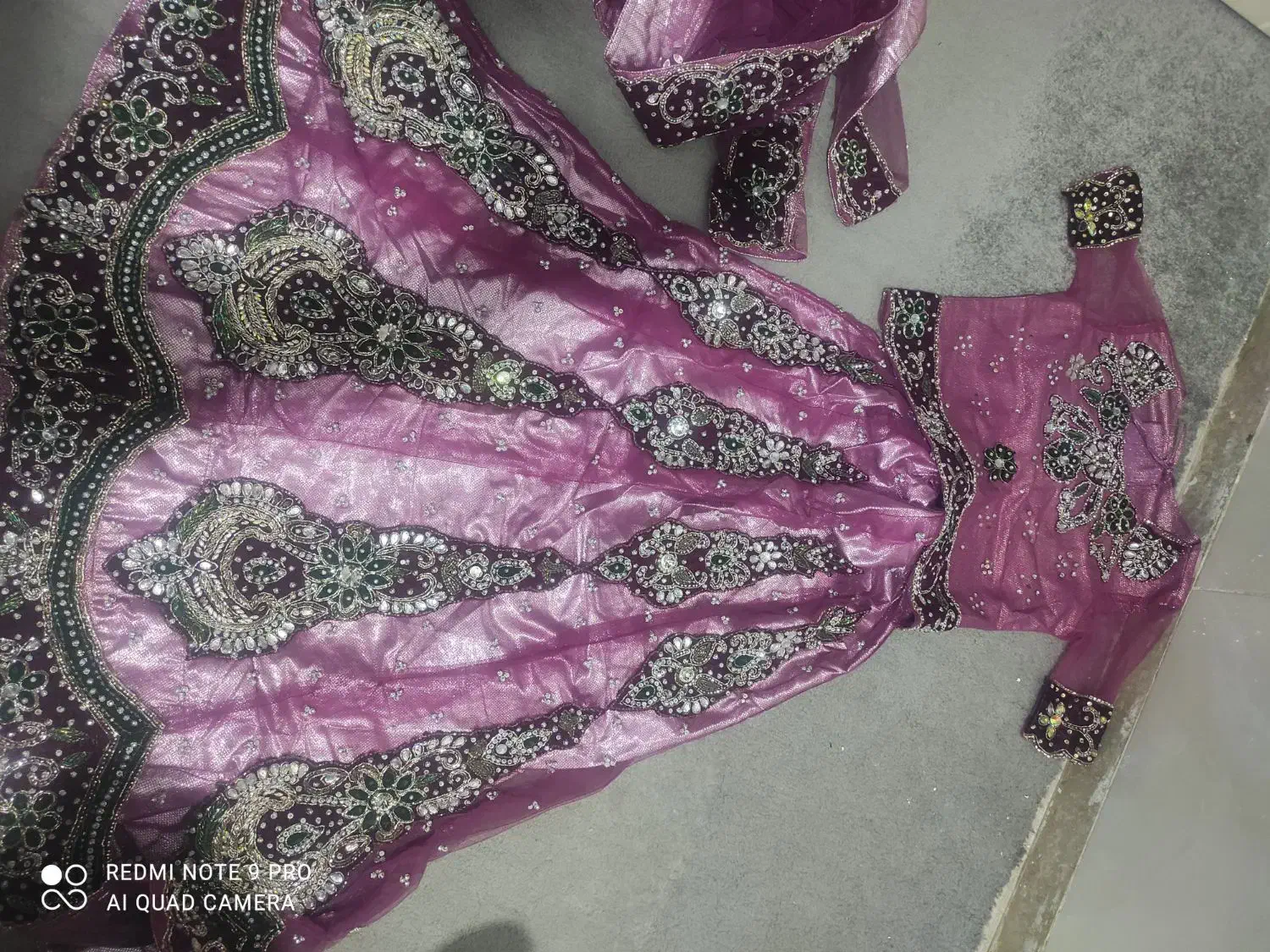 لباس هندی|لباس|بومهن, |دیوار