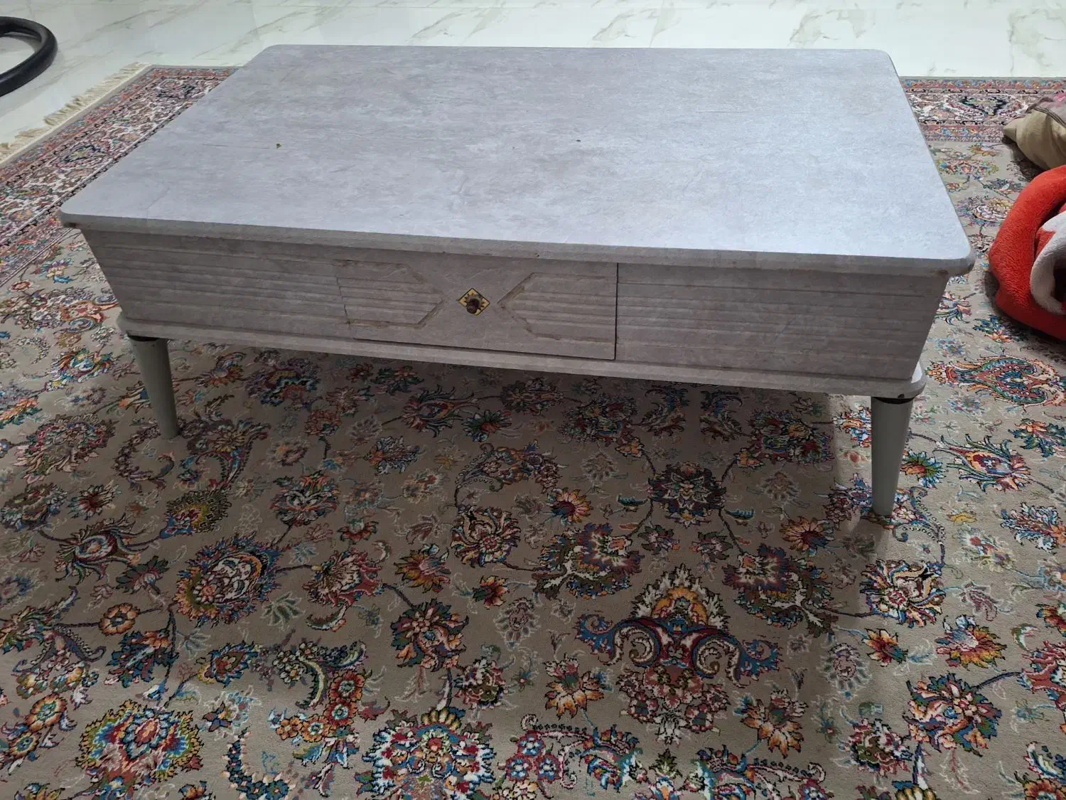 میز سالم درحد نو و یک عدد گل میز|مبلمان خانگی و میز عسلی|مسجد سلیمان, |دیوار