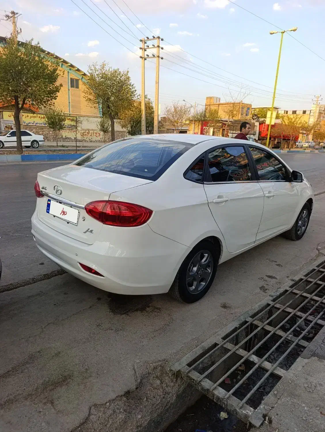 جک j4|خودرو سواری و وانت|بروجن, |دیوار