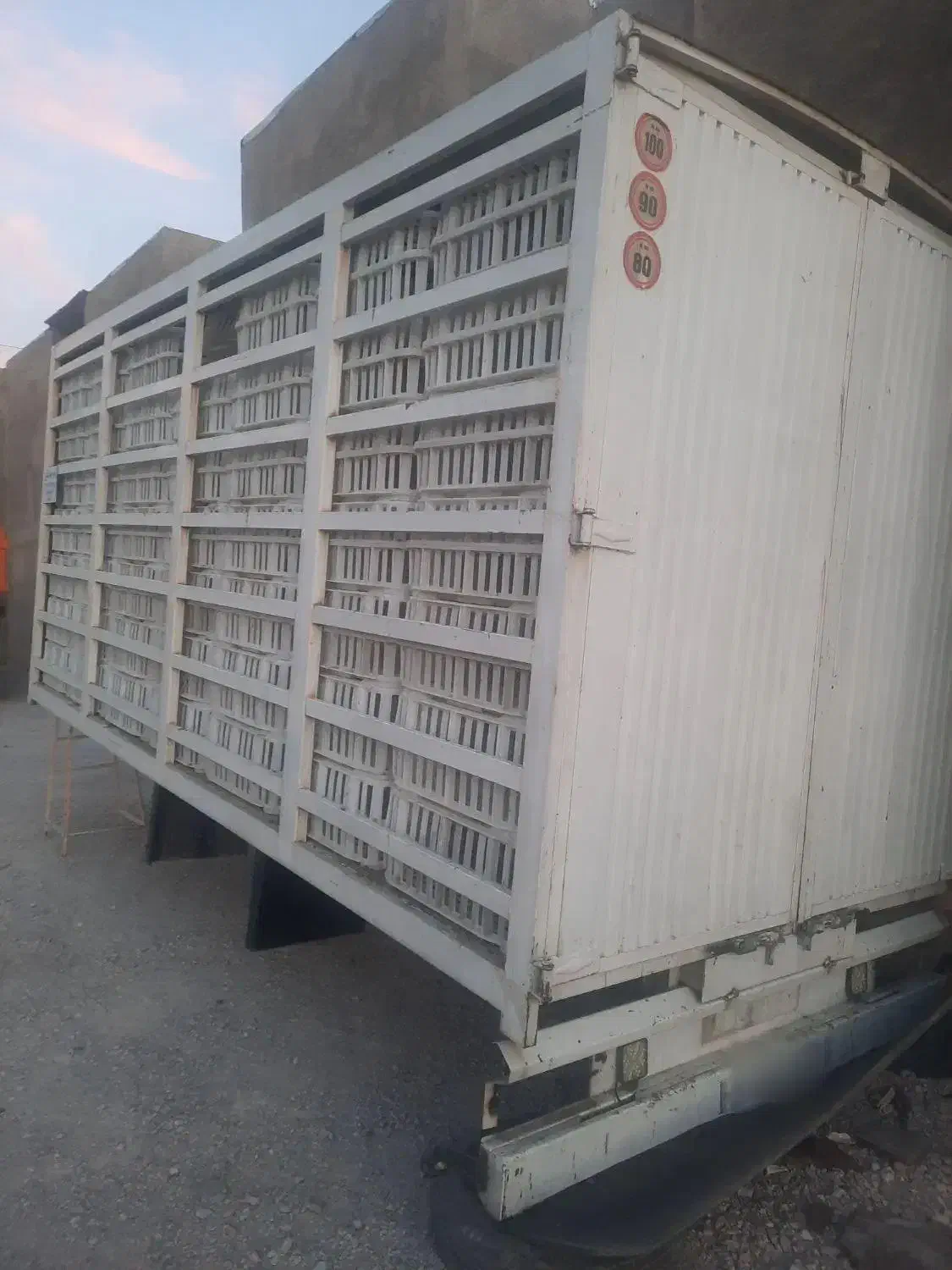 اتاق مرغی با قفس نو|خودرو سنگین|آبدانان, |دیوار