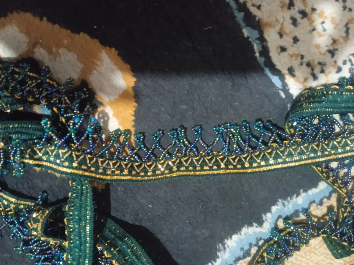 کرمک منجق دوزی شده|لباس|دهدشت, |دیوار