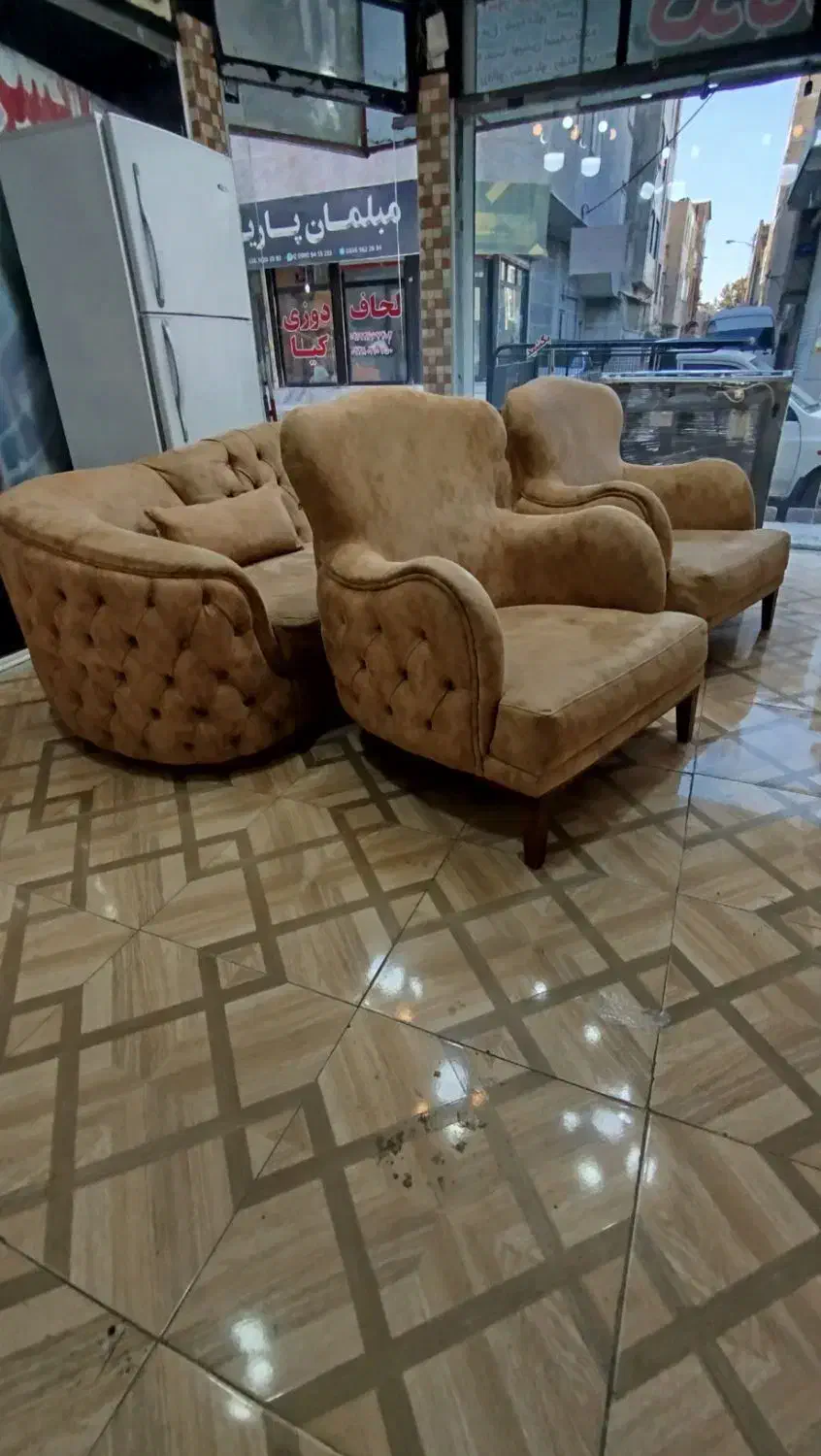 مبل ۵ نفره چستر اصلی در حد نو|مبلمان خانگی و میز عسلی|کرج, شهرک نهال و بذر|دیوار