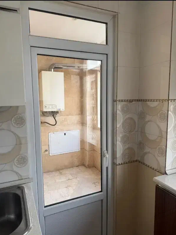 واحد ۱۰۰ متری / دو خواب / سه ساله