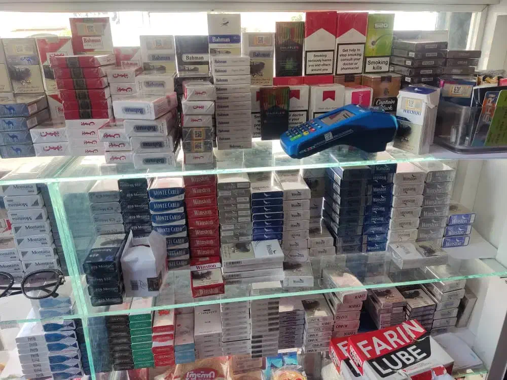 ویترین سیگاری و خوراکی|فروشگاه و مغازه|صدرا-فارس, فاز ۱|دیوار