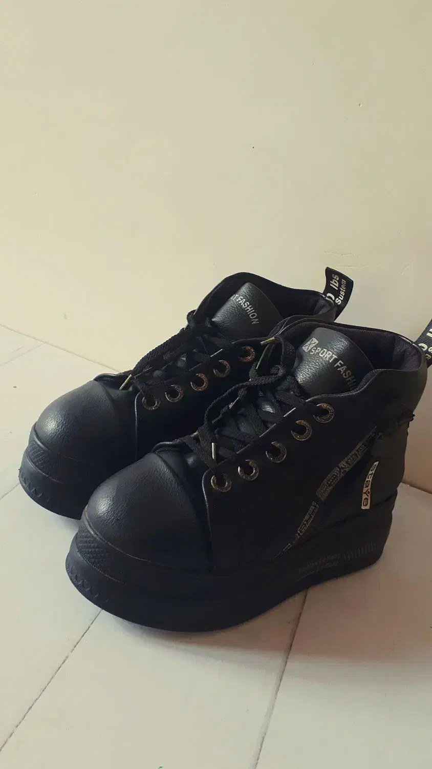 کـفش 38|کیف، کفش، کمربند|خوی, |دیوار