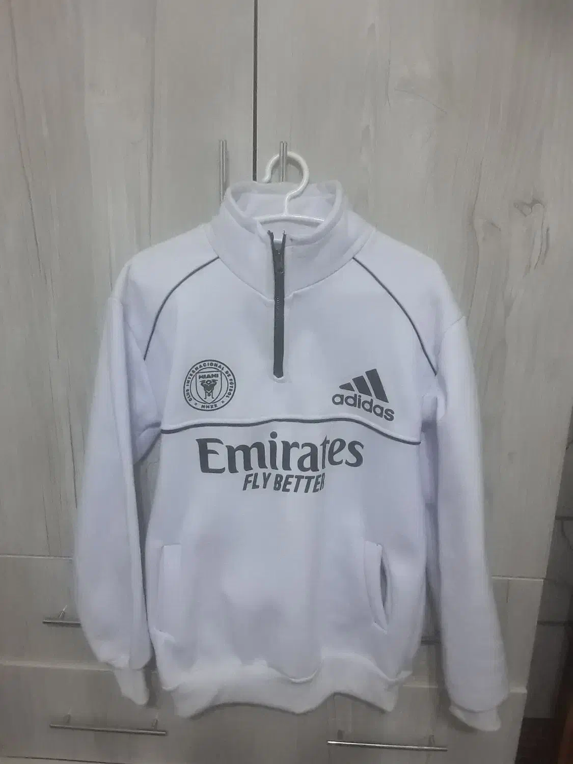 هودی  سفید|لباس|بیرجند, |دیوار