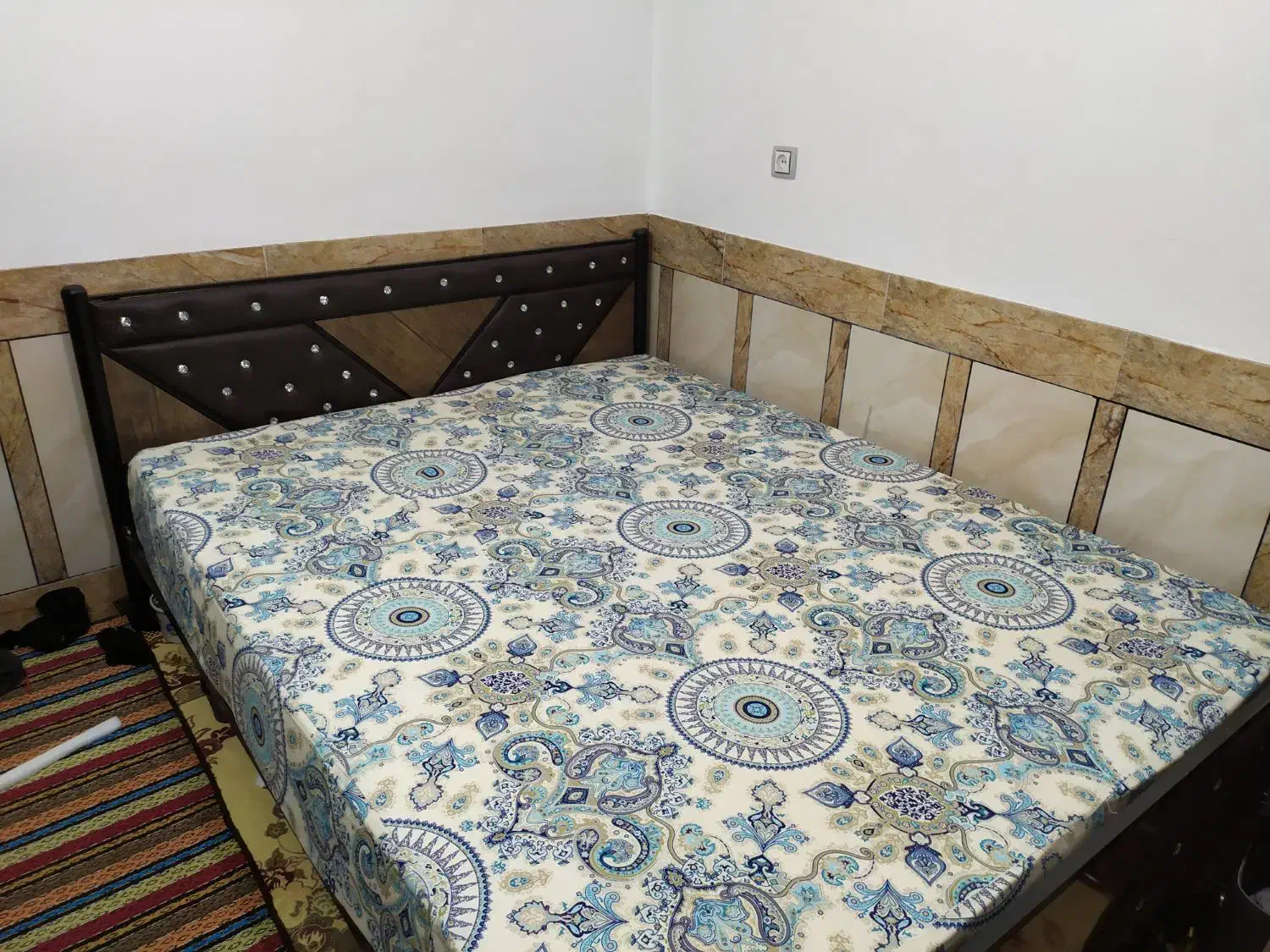 تخت خواب دو نفره با تشک طبی فنری|تخت و سرویس خواب|شیراز, کوشک میدان|دیوار