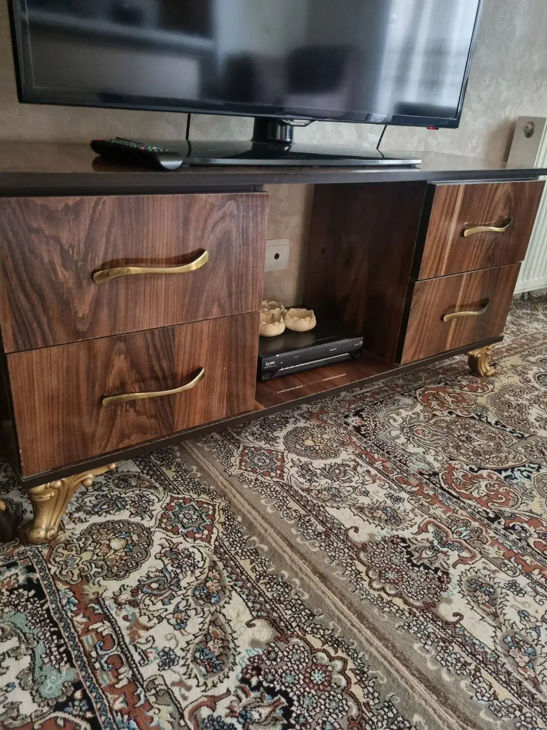 فروش فوری تخت همراه با پاتختی دوعددمیز تی وی|میز تلویزیون|اراک, |دیوار