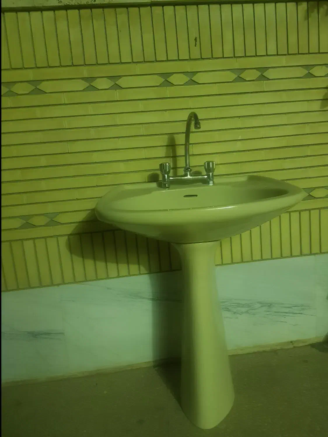 روشویی و شیر دست دوم|لوازم سرویس بهداشتی|لنجان, |دیوار