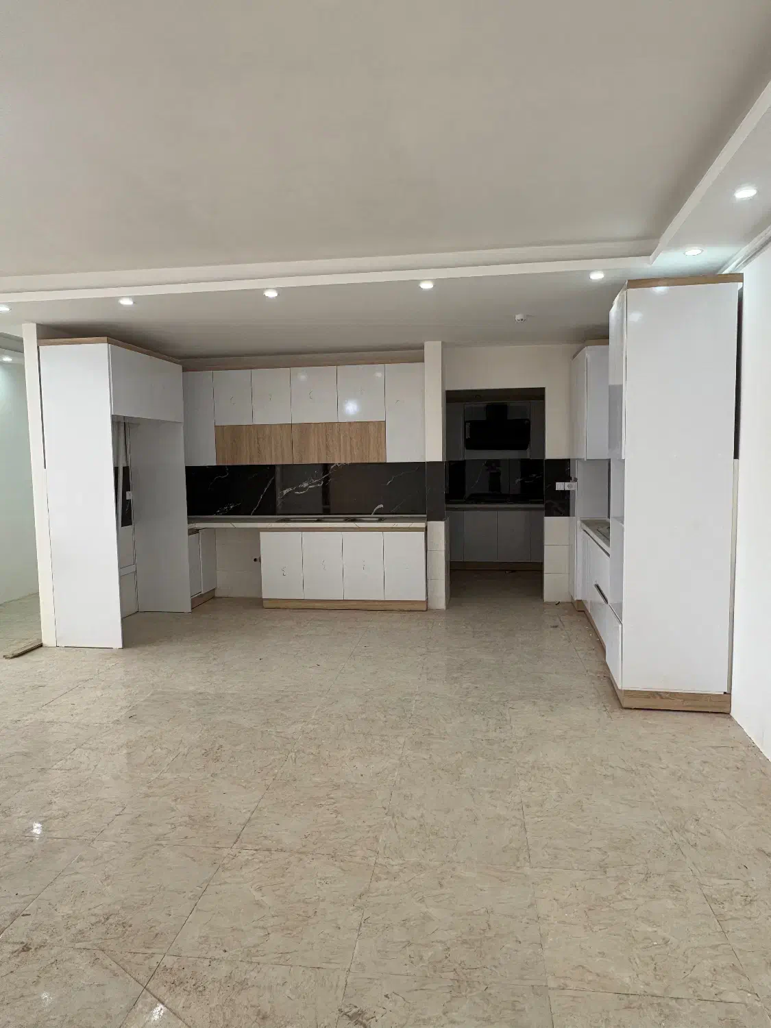 فروش واحد ۲۰۰ متری ۴ خوابه|فروش آپارتمان|رشت, پاستوریزه|دیوار