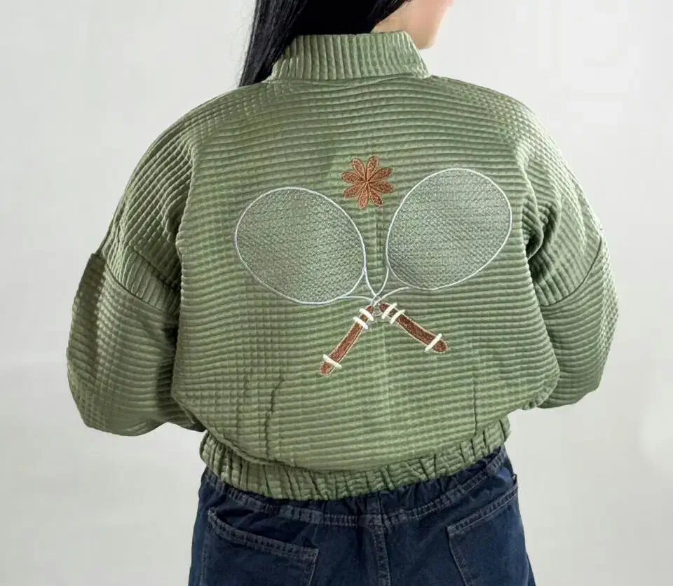 بامبرفتیله ای تنیسی|لباس|صدرا-فارس, فاز ۱|دیوار