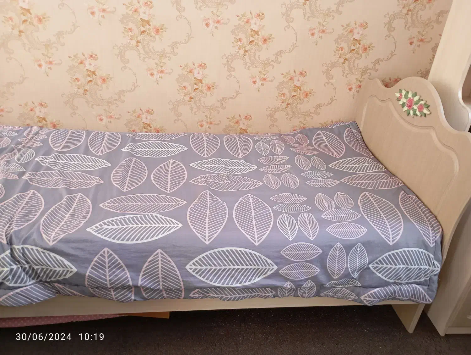 میز کامپیوتر و تخت ۱نفره|میز تحریر و کامپیوتر|اسلامشهر, شهرک لاله|دیوار