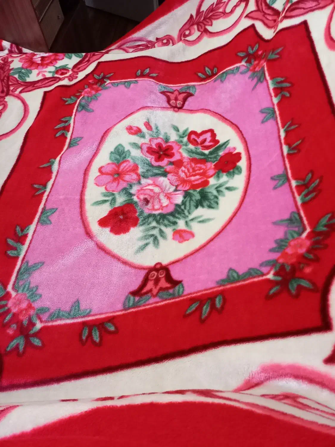 یک عدد پتوی دو نفره خوش رنگ و زیبا|رختخواب، بالش، پتو|قزوین, |دیوار