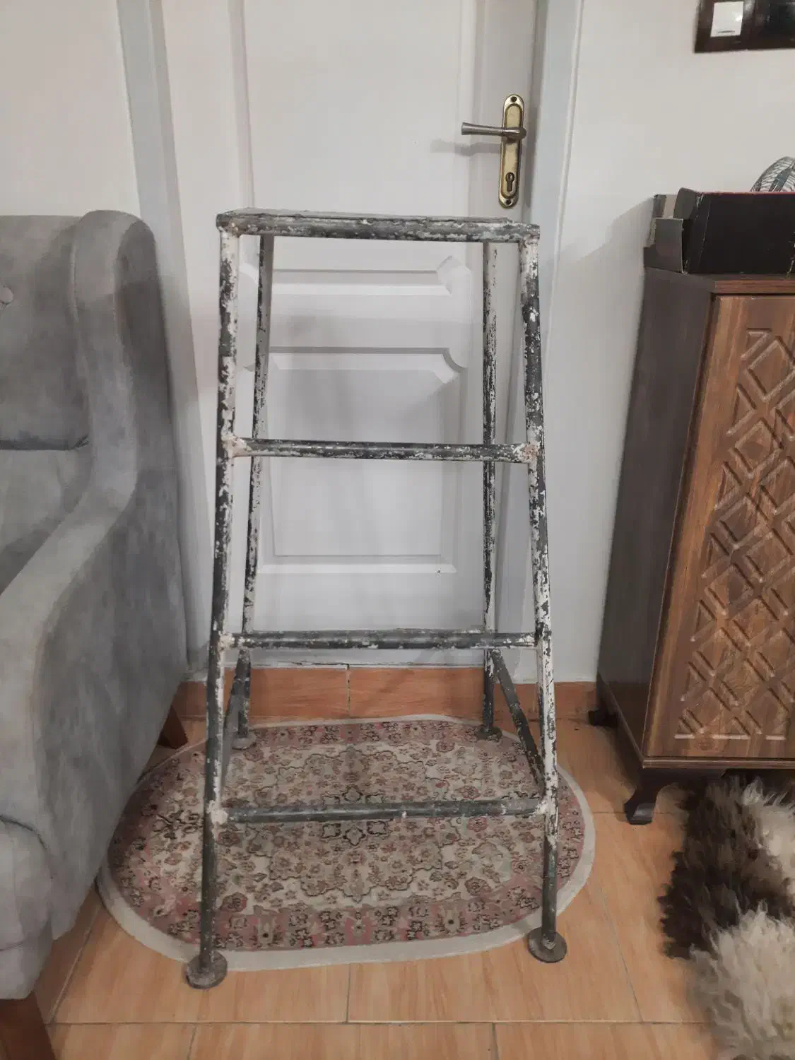 چهار پایه فلزی و بند رخت|صندلی و نیمکت|خرمآباد, |دیوار