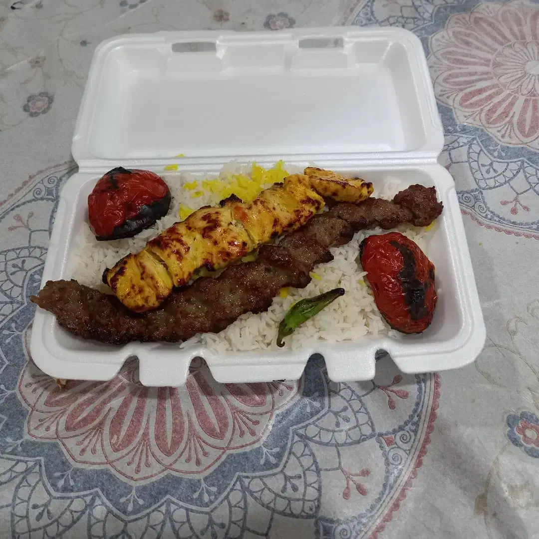 کمک آشپز وارد به جوجه و کوبیده جهت تهیه غذا|استخدام خدمات فروشگاه و رستوران|تهران, خرمشهر|دیوار