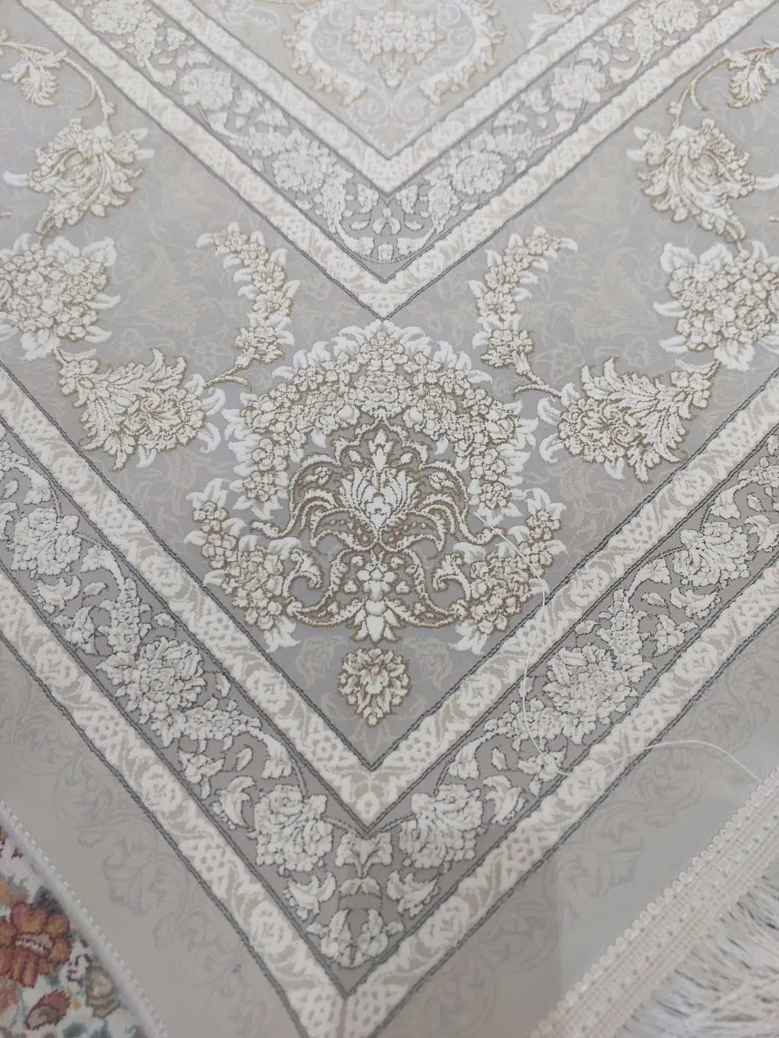 فرش|فرش|تهران, اتابک|دیوار