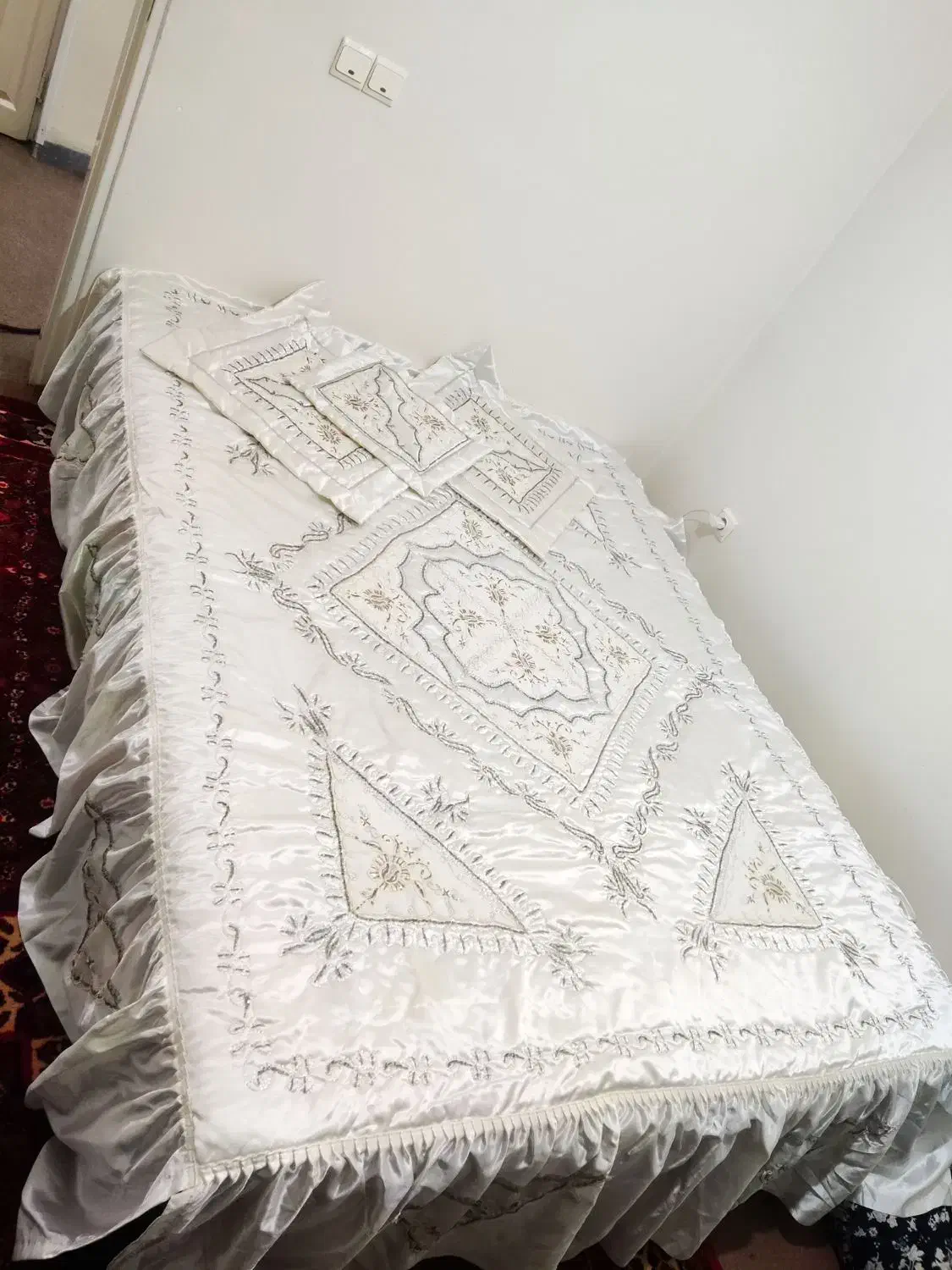 روتختی سنگ کاری شده نو و استفاده نشده|رختخواب، بالش، پتو|همدان, |دیوار