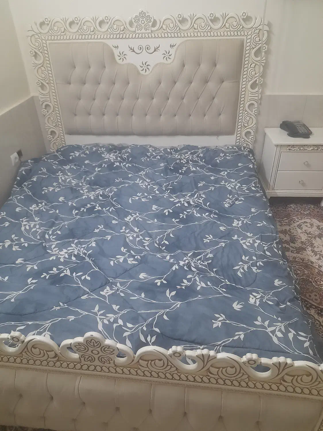 تخت دونفره زیر قیمت با یکی پاتختی|تخت و سرویس خواب|ملایر, |دیوار