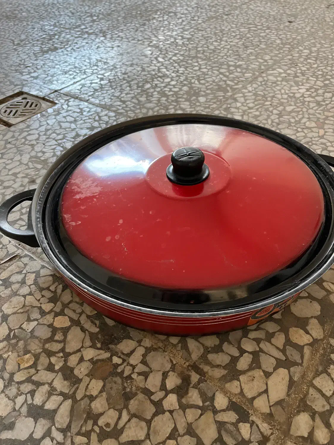 تابه بزرگ درب دار|ظروف پخت‌وپز|ساری, |دیوار