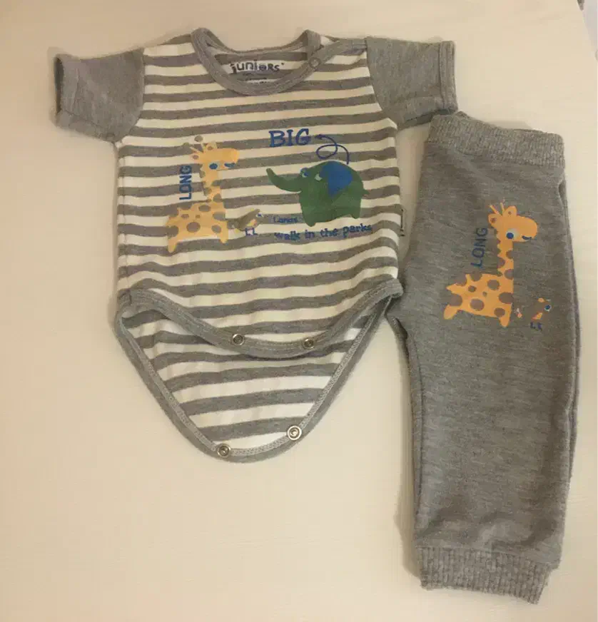 ست لباس نوزادی طرح زرافه|کفش و لباس بچه|آستانه اشرفیه, |دیوار