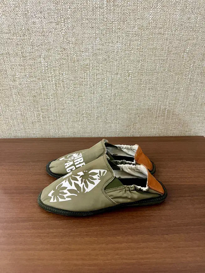 بوت، کتونی و صندل و کیف|کیف، کفش، کمربند|ساری, |دیوار