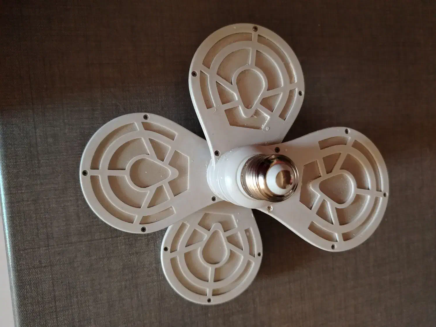 لامپ 4 رنگ|لامپ و چراغ|شاهینشهر, فردوسی|دیوار