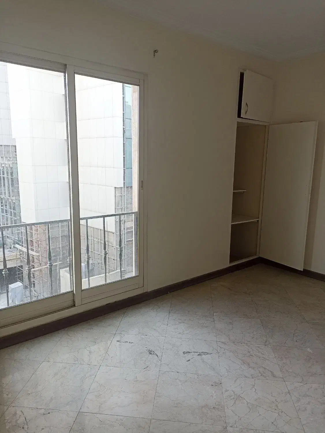 واحد اجاره ای 135متر 3خواب واقع در دکترشریعتی