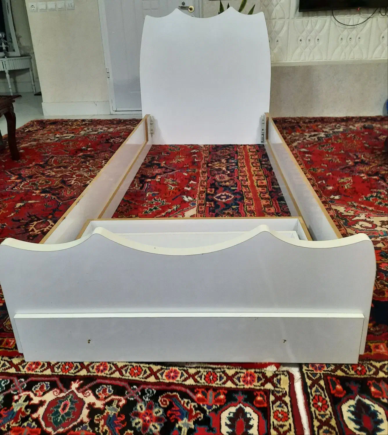 تخت خواب تکنفره|تخت و سرویس خواب|میانه, |دیوار