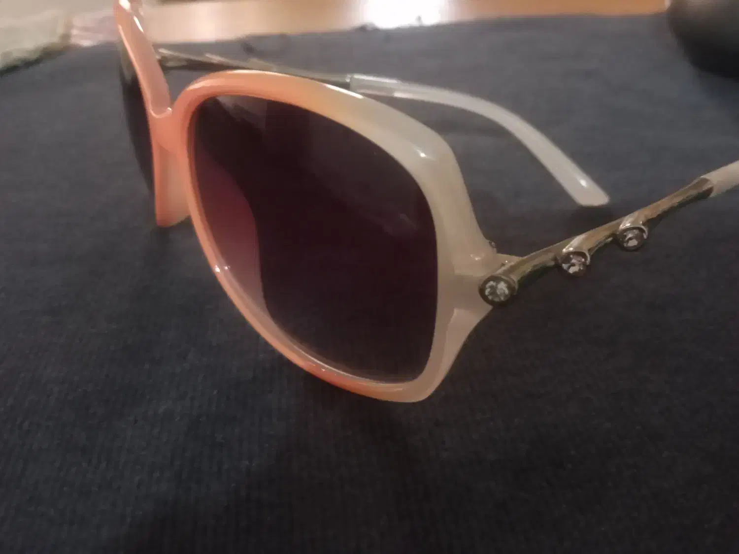 عینک آفتابی شیک در حد نو|زیورآلات و اکسسوری|گرمسار, |دیوار