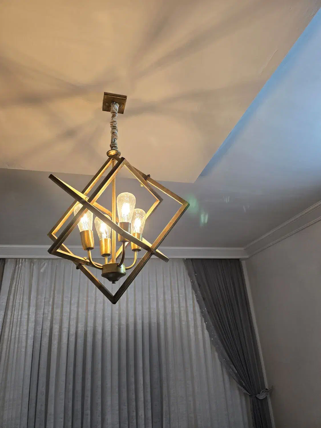 لوستر فلزی طلایی|لوستر و چراغ آویز|مشهد, مصلی (کارمندان اول)|دیوار