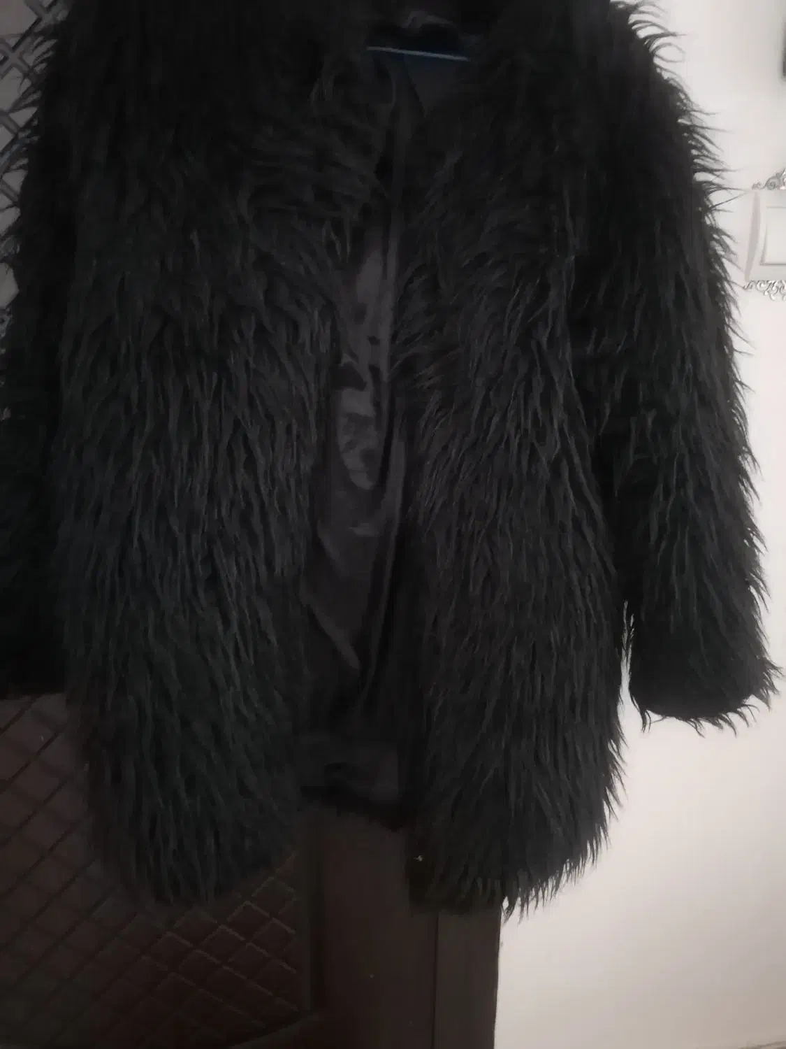 پالتو|لباس|سیاهکل, |دیوار