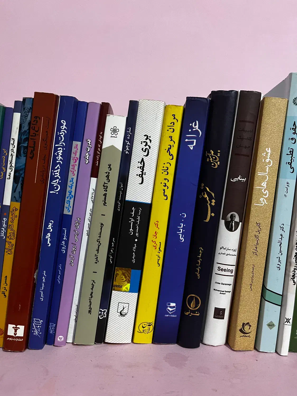 فروش کتاب حقوقی و رمان|کتاب و مجله ادبی|شیراز, شهرک سراج‎|دیوار