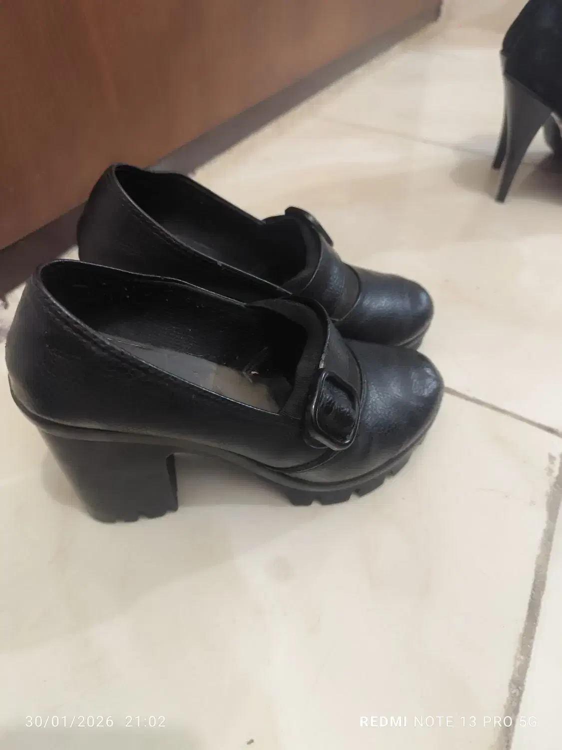 کفش|کیف، کفش، کمربند|سهند, |دیوار