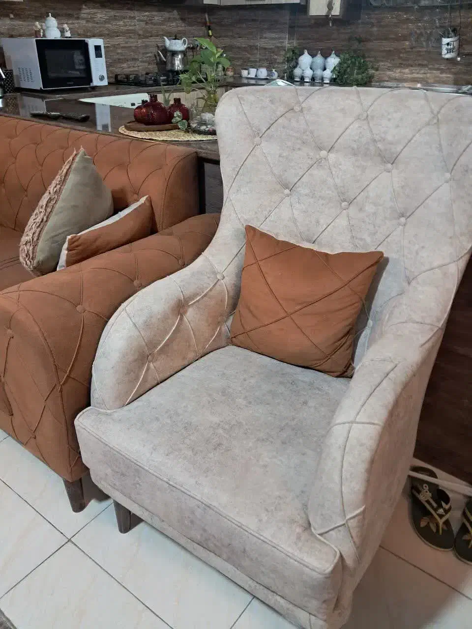 مبل هفت نفره ۲سال استفاده شده|مبلمان خانگی و میز عسلی|شاهین‌شهر, شهرک ردانی پور|دیوار