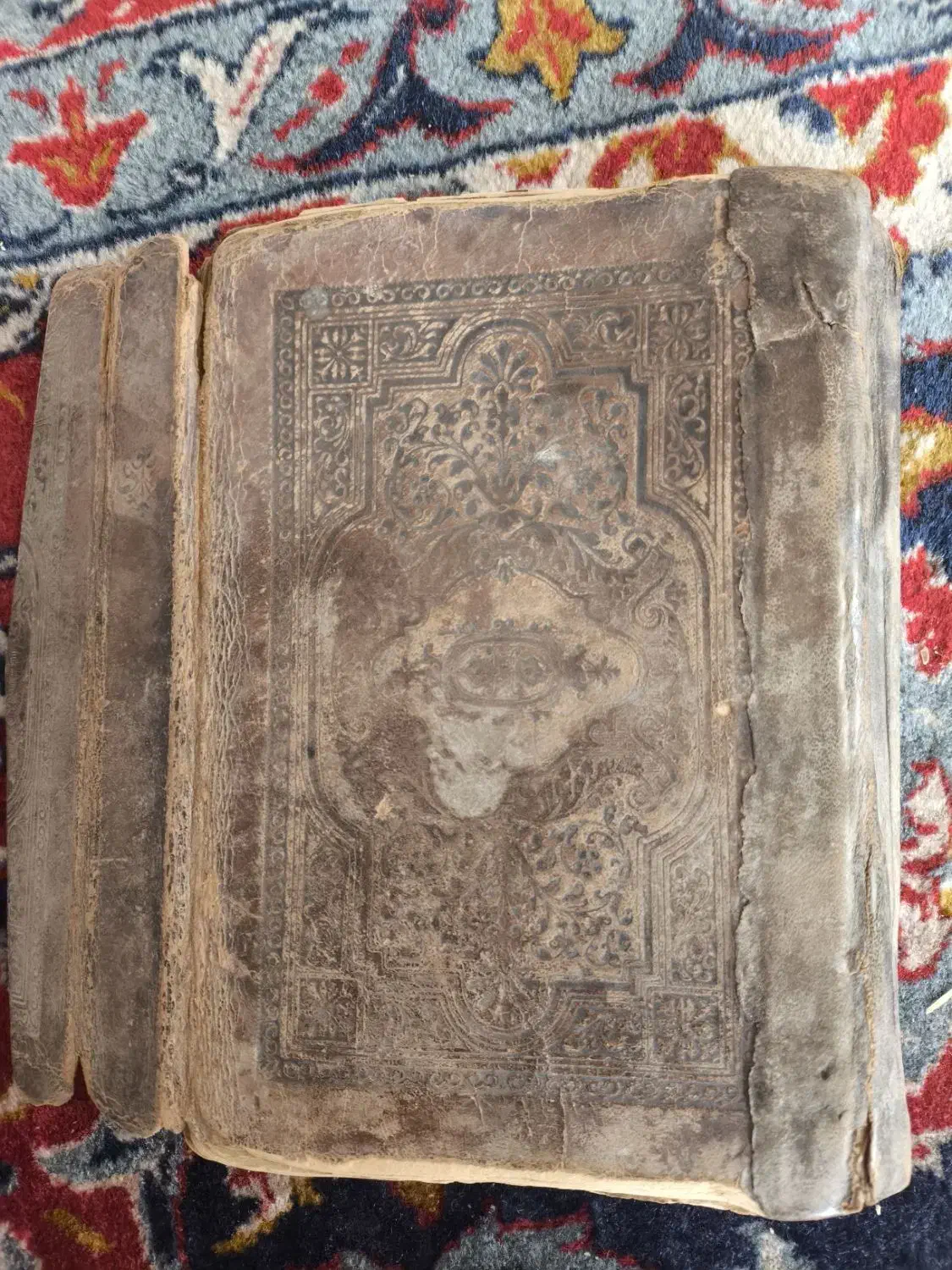 قران قدیمی با قدمت بیش از ۱۵۰ سال|کلکسیون اشیاء عتیقه|اردبیل, |دیوار