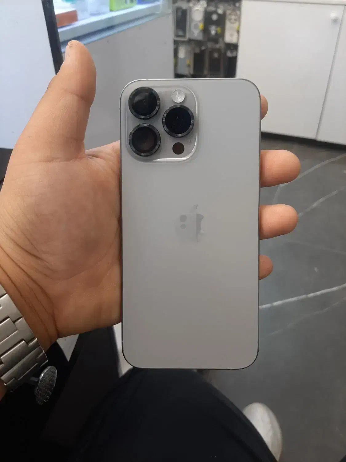 آیفون 15 پرومکس رنگ تیتانیوم بسیار تمیز|موبایل|مشهد, پورسینا|دیوار