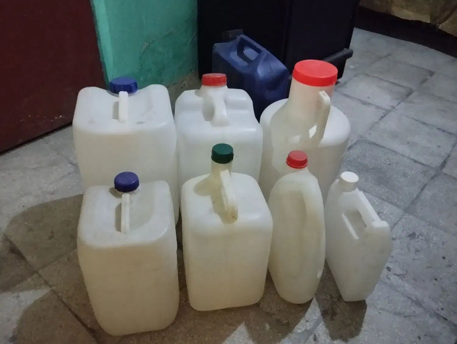 گالن ۲۰ لیتری و ده لیتری آب|ظروف نگهدارنده، پلاستیکی، یک‌بارمصرف|تهران, مجیدیه|دیوار