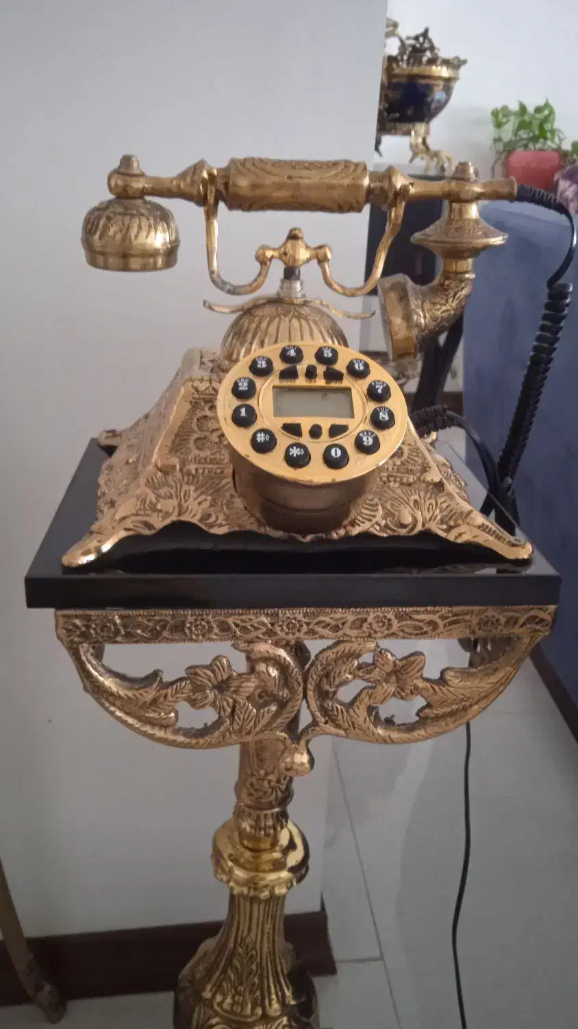 تلفن برنزی پایه دار ایستاده|تلفن رومیزی|قرچک, مهدیه|دیوار