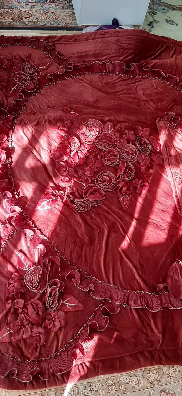 روتختی|رختخواب، بالش، پتو|برخوار, |دیوار