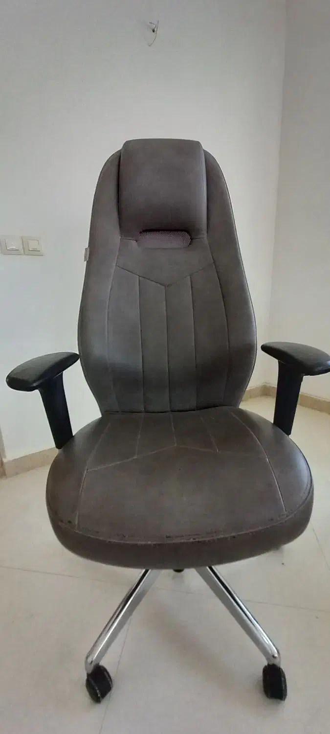 صندلی مدیریتی و صندلی خم شو و کانتر املاک|مبلمان اداری|چالوس, |دیوار