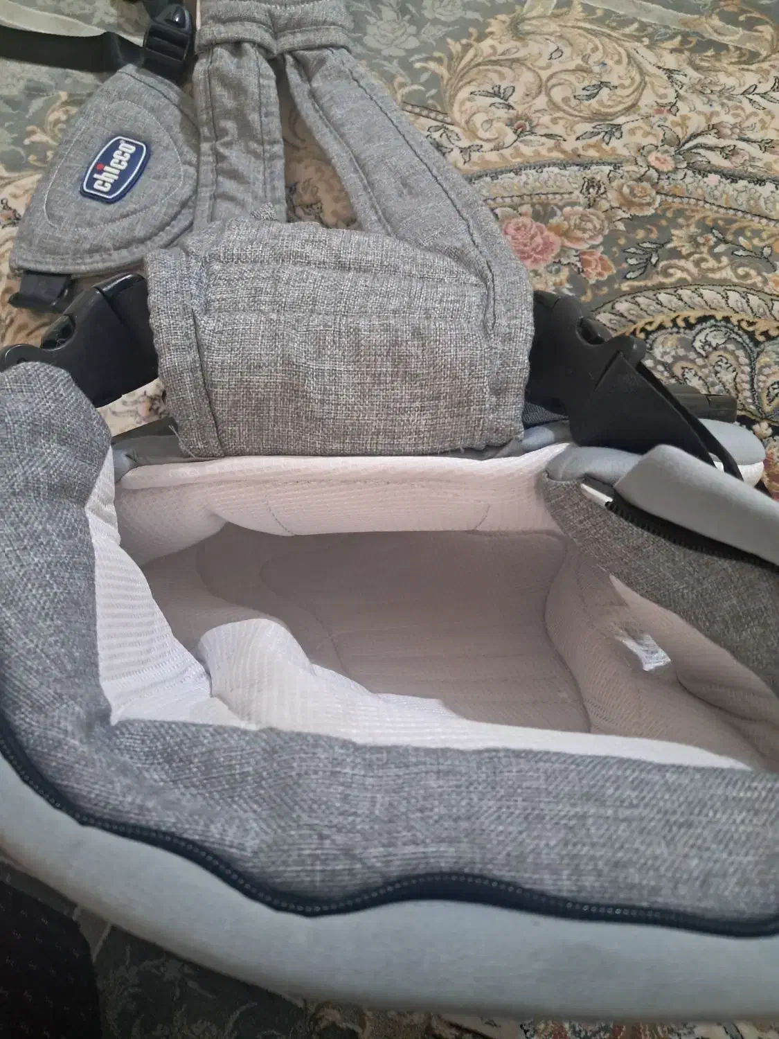 آغوشی چیکو اصل سالم یک تکه بالایی ندارد|کالسکه و لوازم جانبی|پردیس, فاز ۱۱|دیوار