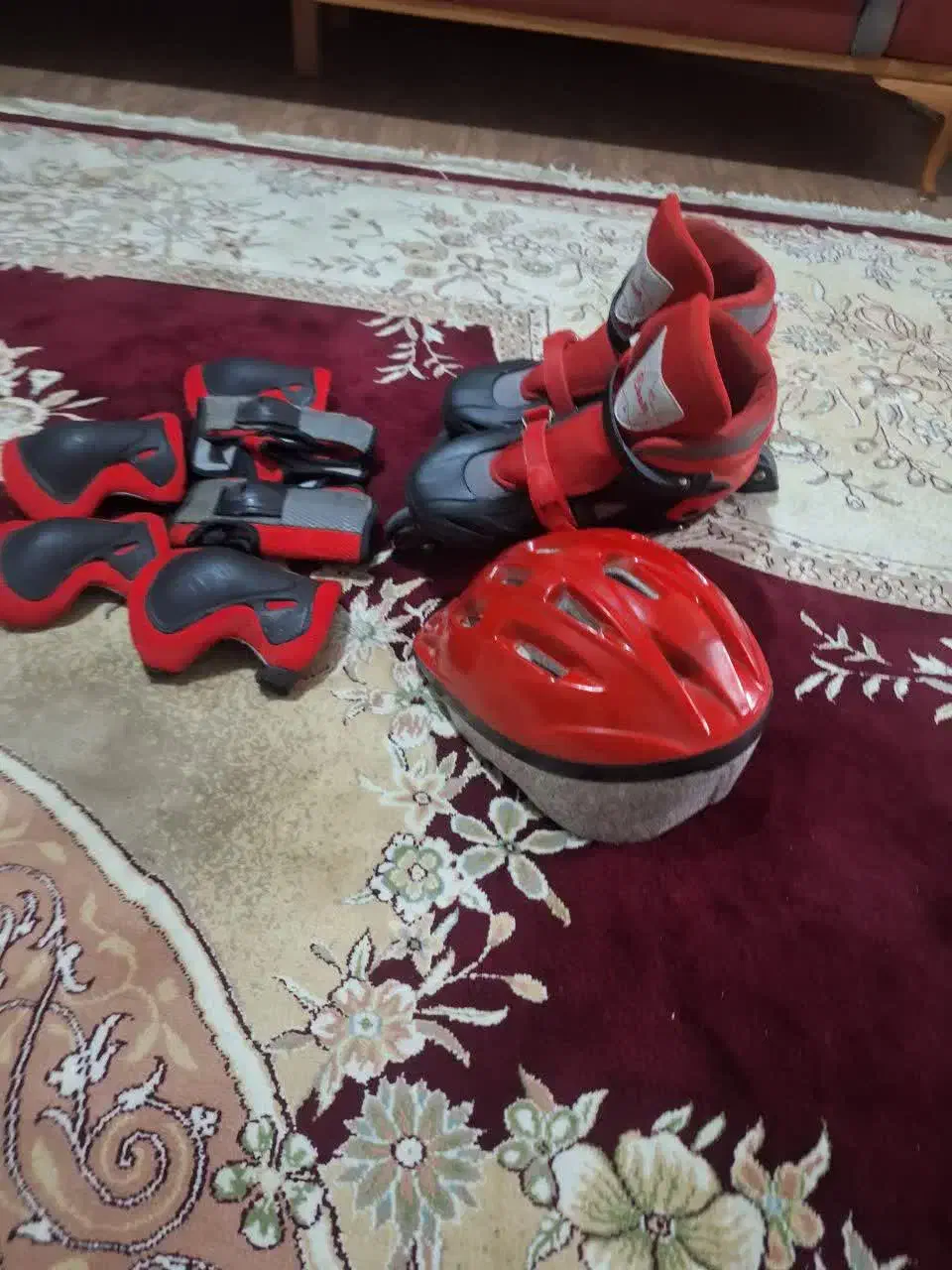 اسکیت با تجهیزاتش|دوچرخه، اسکیت، اسکوتر|گنبد کاووس, |دیوار