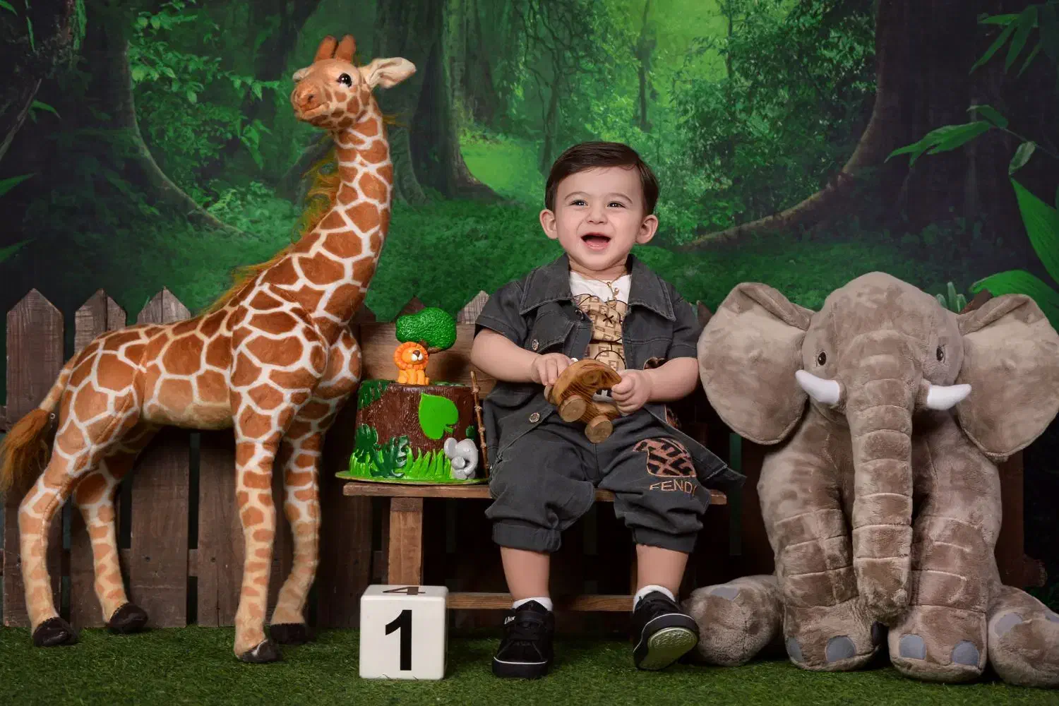 پذیرش کارآموز عکاسی خانم|استخدام هنری و رسانه|مشهد, ایثار|دیوار