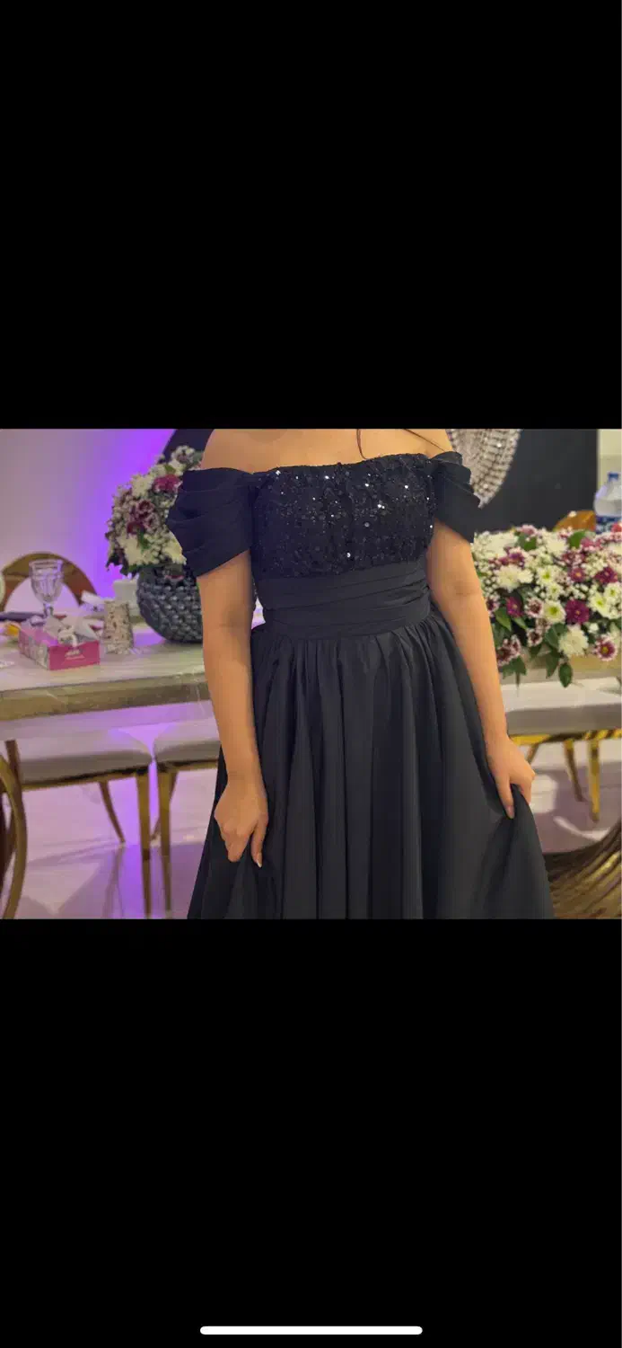 پیراهن مجلسی|لباس|ساری, |دیوار