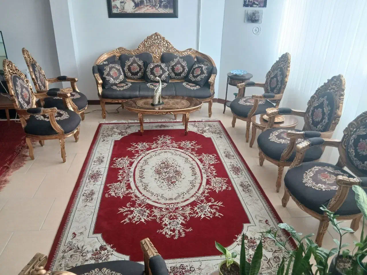 مبل سلطنتی ۹نفره و سه عدد میز عسلی|مبلمان خانگی و میز عسلی|بجنورد, |دیوار