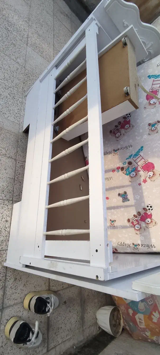 تخت خواب به همراه تشک|تخت و صندلی بچه|مشهد, کوی دروی|دیوار