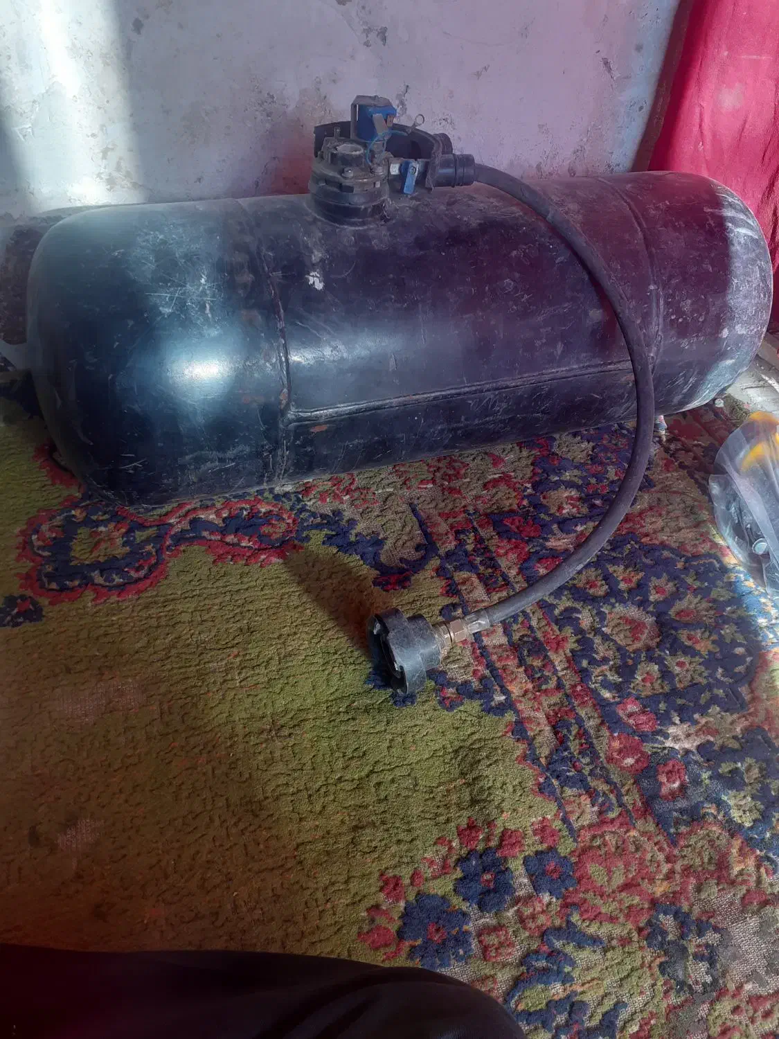 کپسول ال پی چی|قطعات یدکی و لوازم جانبی|درمیان, |دیوار